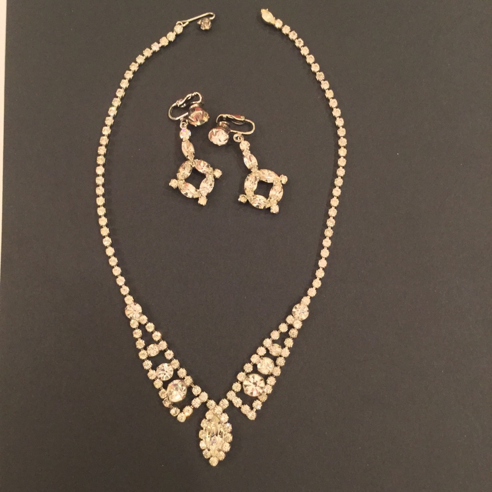 Vintage Weiss necklace with unmarked earrings